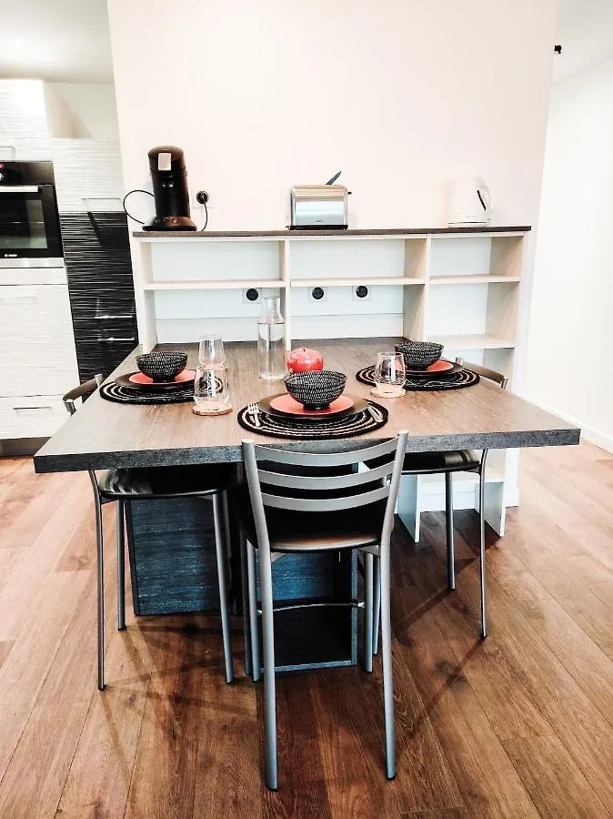 Apartamento T3 Au Centre Ville Avec Balcon, Parking Gratuit Quimper